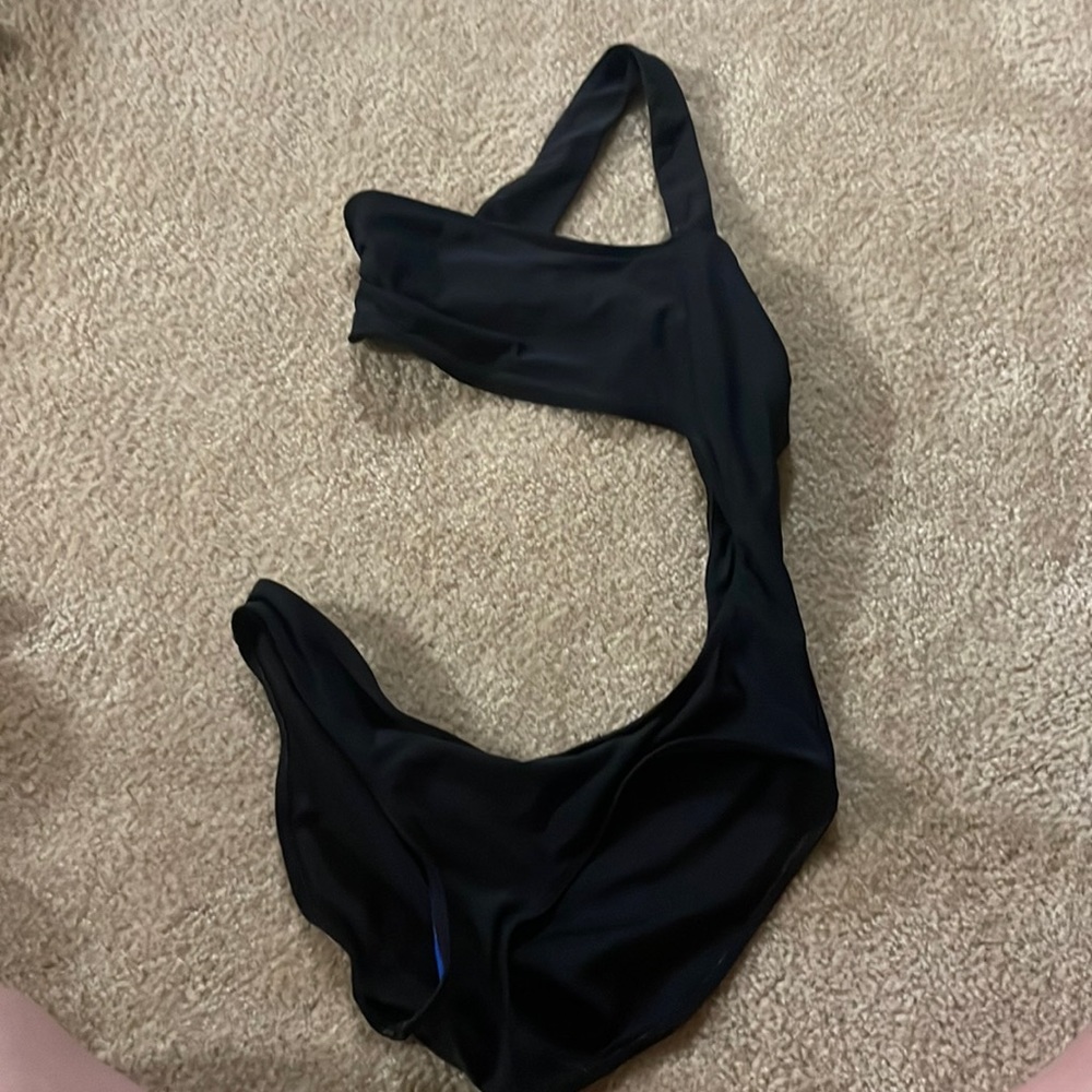 black one piece bikini